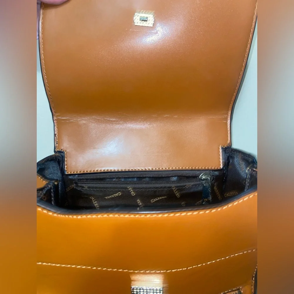 Elegant Brown and Black Crossbody Bag - Picture 2 of 3